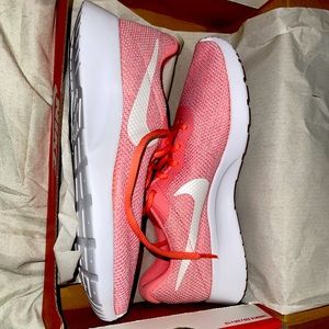 Womens Nike Tanjun Racer
